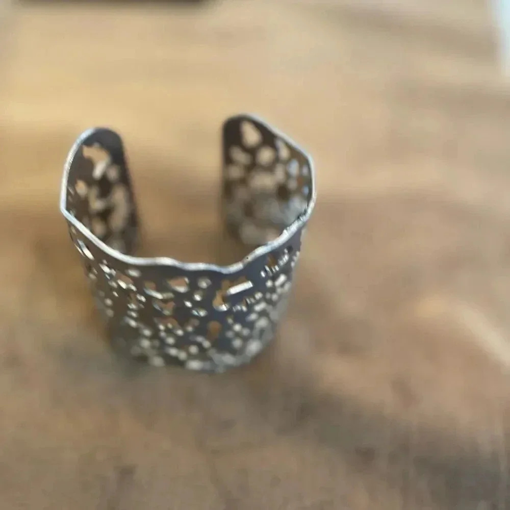 Matte silver cuff bracelet - Picture 9 of 9